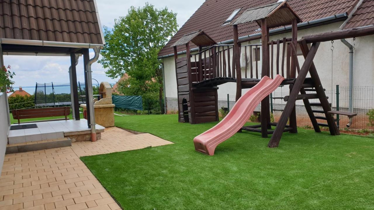 Aranyeso Apartmanhazak No.1 Balatonalmadi Luaran gambar