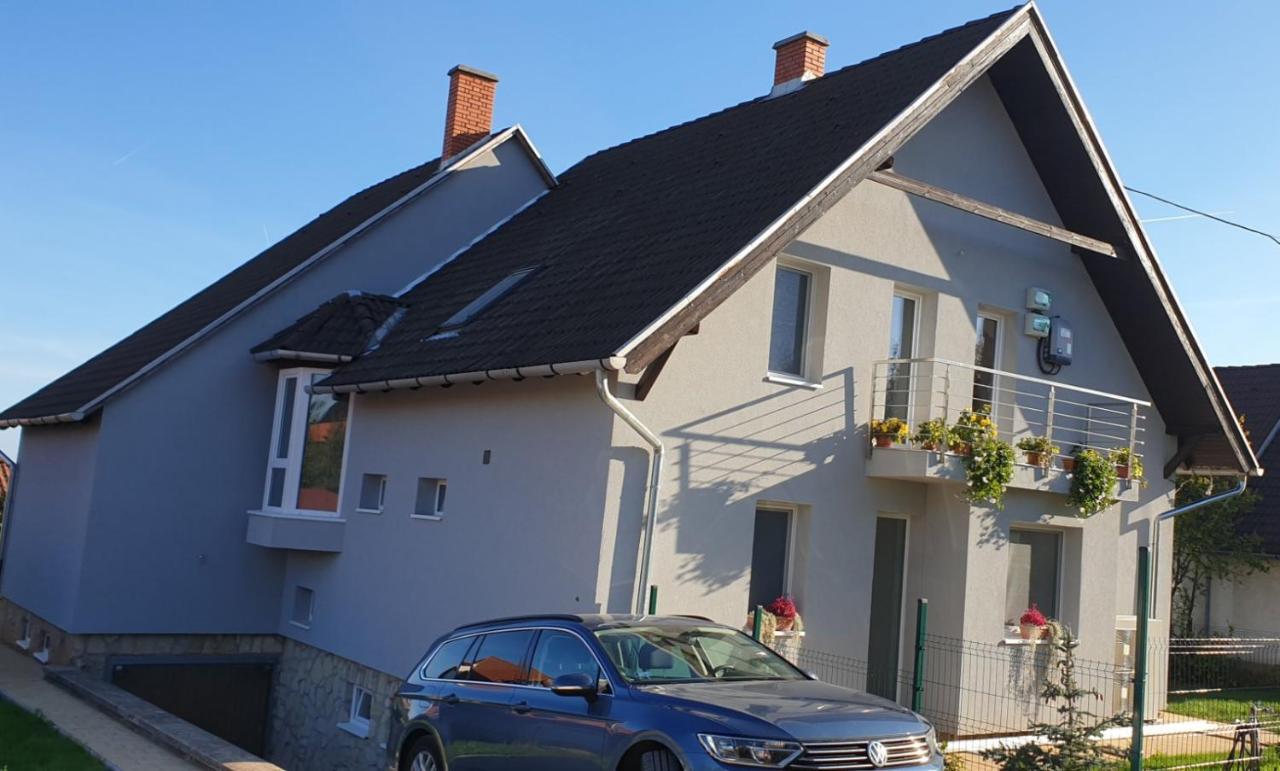 Aranyeso Apartmanhazak No.1 Balatonalmadi Luaran gambar